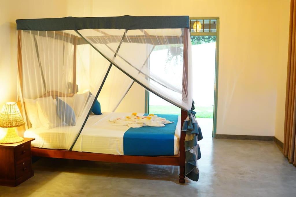 Villa Ronaya Surf Waves à Dikwella Extérieur photo