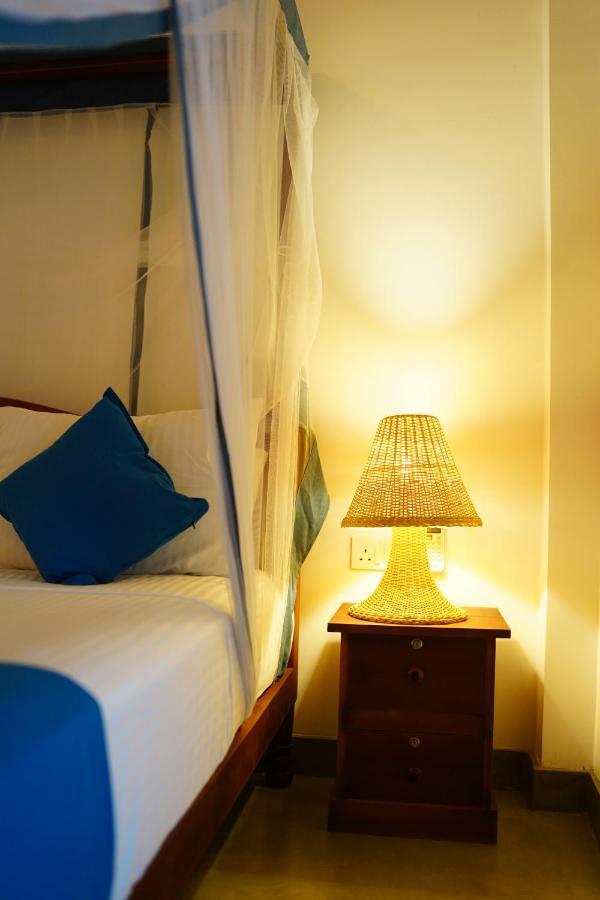 Villa Ronaya Surf Waves à Dikwella Extérieur photo