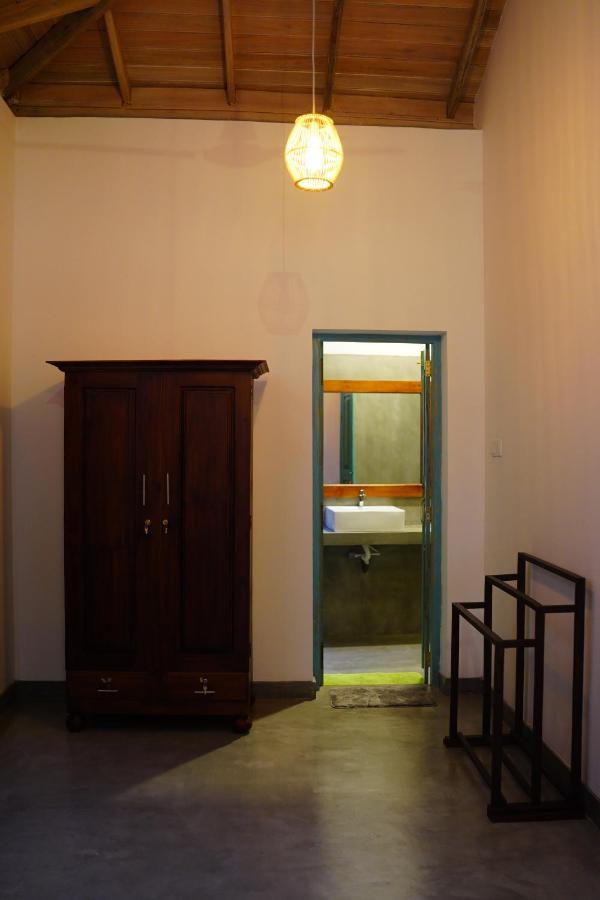 Villa Ronaya Surf Waves à Dikwella Extérieur photo