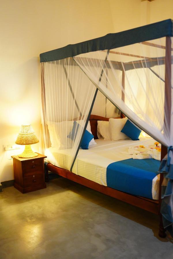 Villa Ronaya Surf Waves à Dikwella Extérieur photo