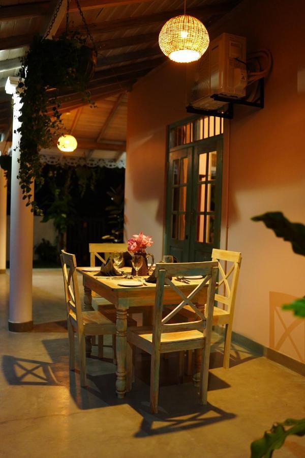 Villa Ronaya Surf Waves à Dikwella Extérieur photo
