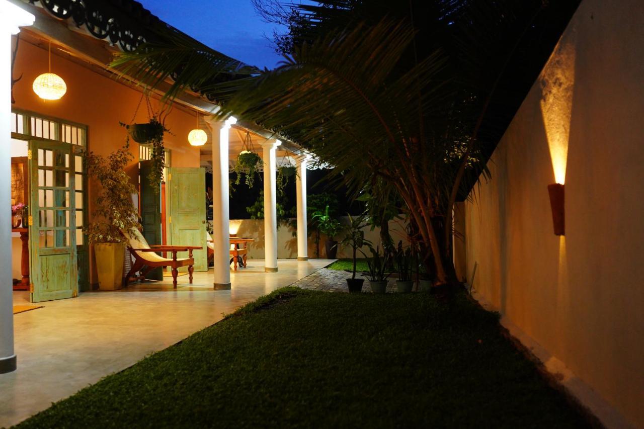 Villa Ronaya Surf Waves à Dikwella Extérieur photo