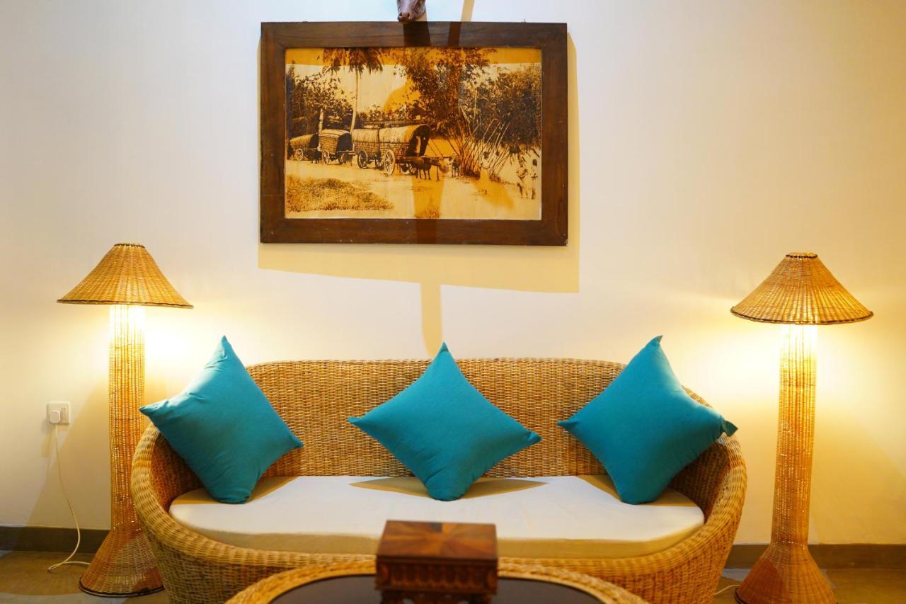 Villa Ronaya Surf Waves à Dikwella Extérieur photo