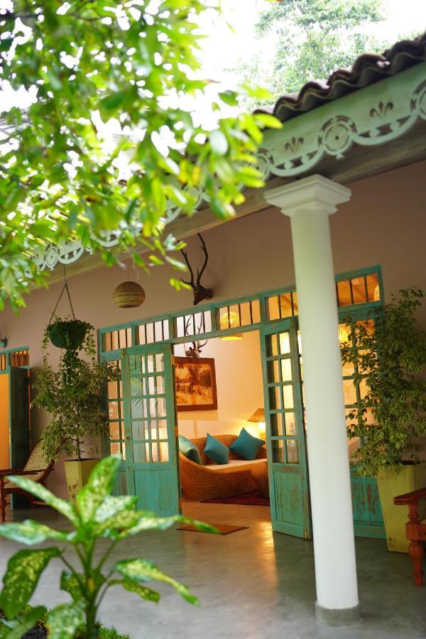 Villa Ronaya Surf Waves à Dikwella Extérieur photo