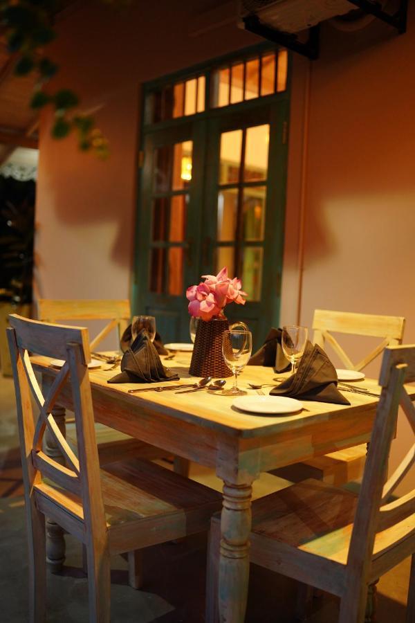 Villa Ronaya Surf Waves à Dikwella Extérieur photo