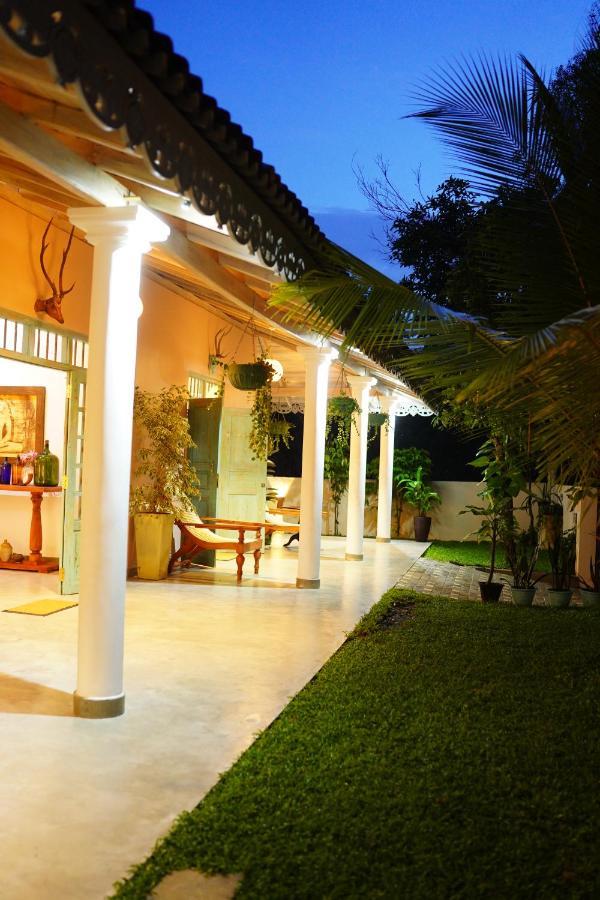 Villa Ronaya Surf Waves à Dikwella Extérieur photo
