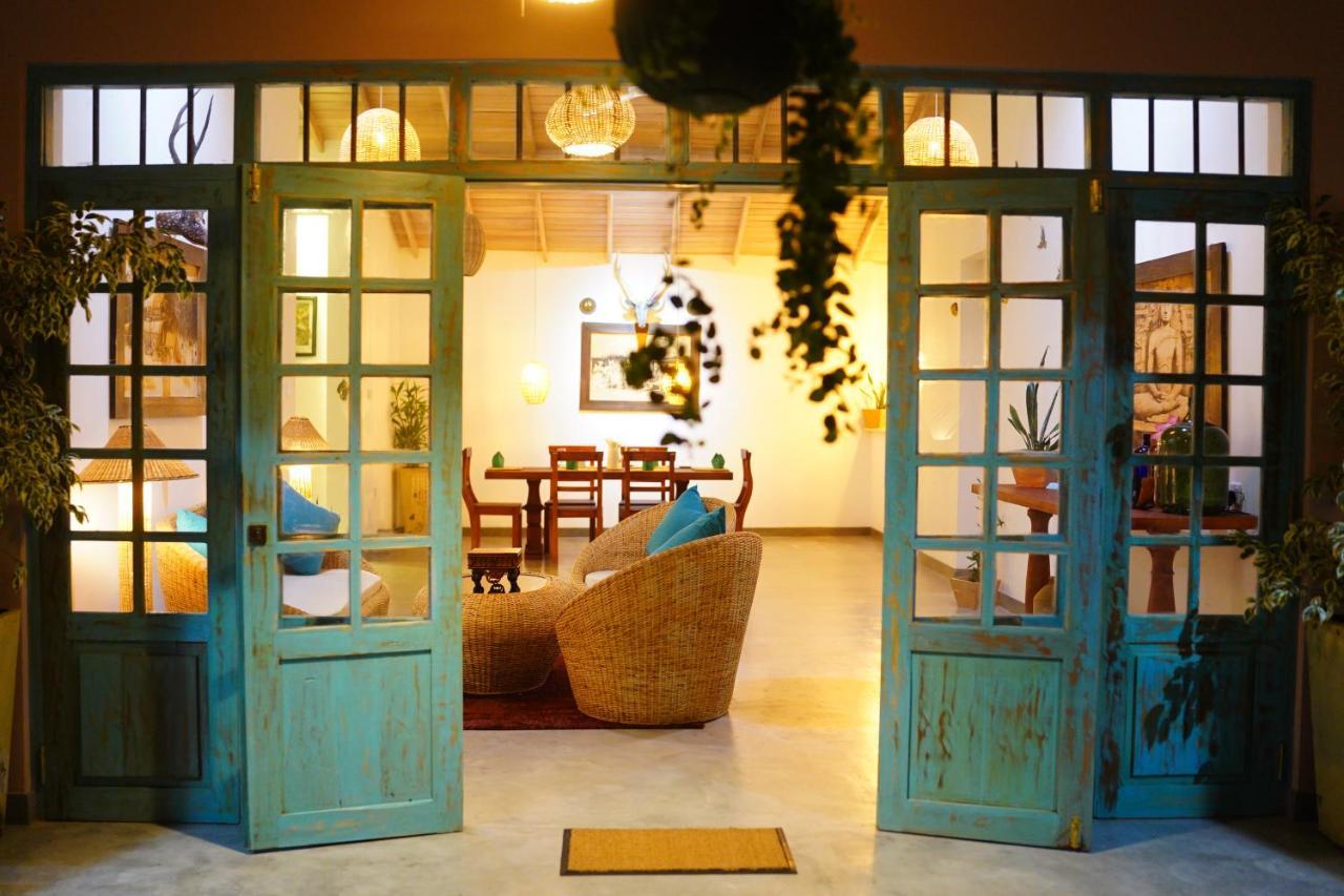 Villa Ronaya Surf Waves à Dikwella Extérieur photo