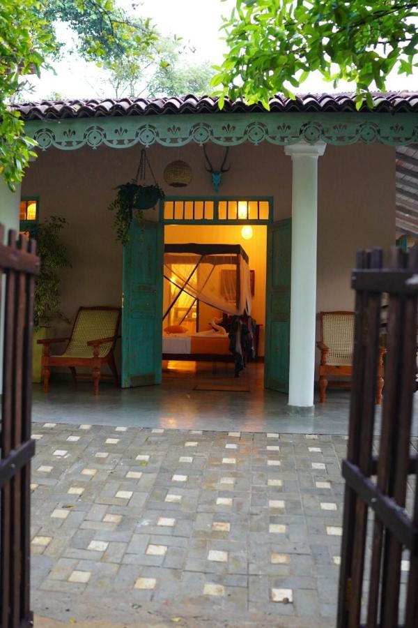 Villa Ronaya Surf Waves à Dikwella Extérieur photo