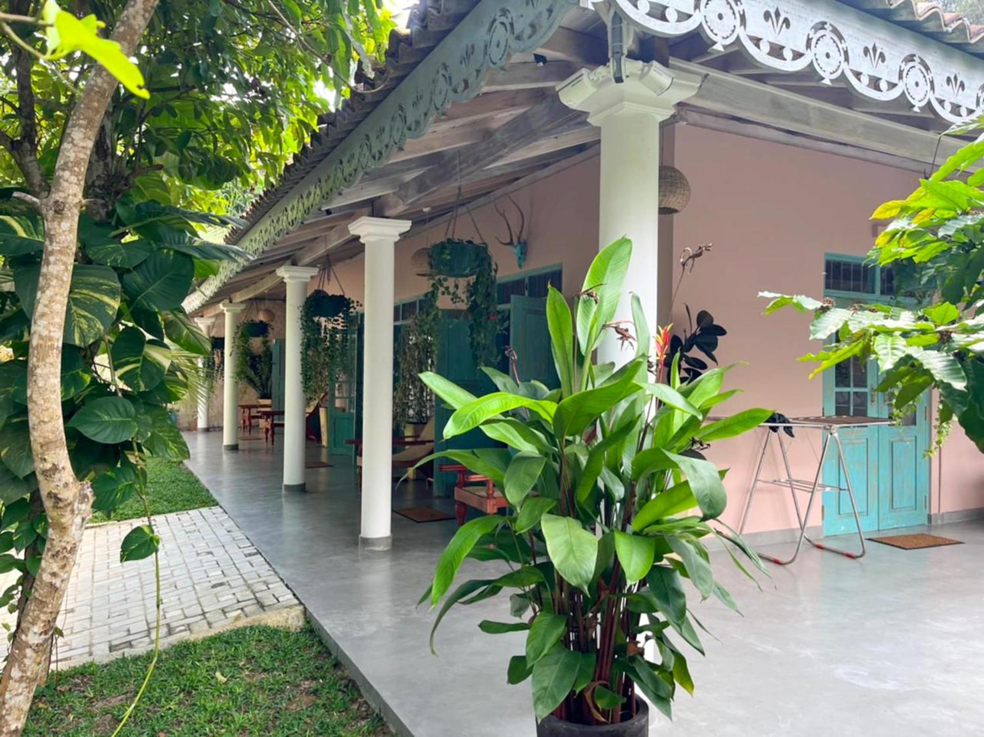 Villa Ronaya Surf Waves à Dikwella Extérieur photo