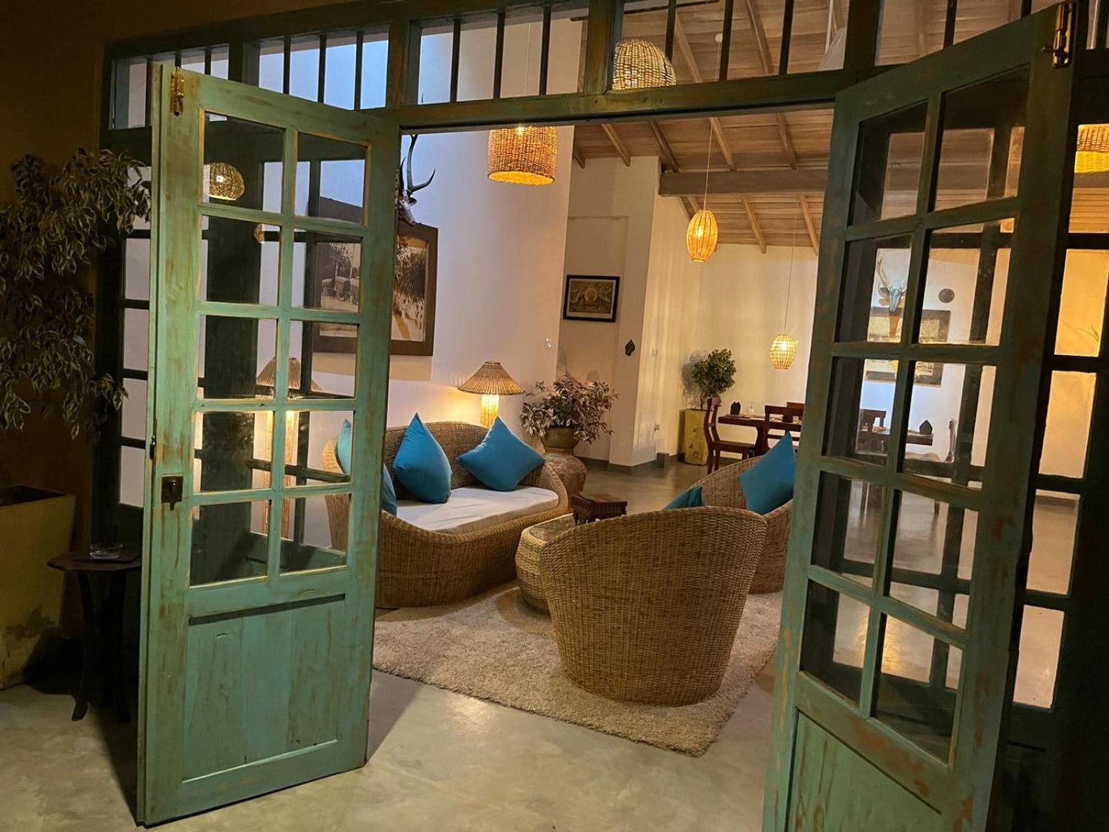 Villa Ronaya Surf Waves à Dikwella Extérieur photo