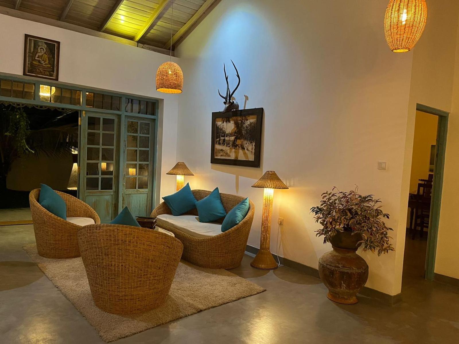 Villa Ronaya Surf Waves à Dikwella Extérieur photo